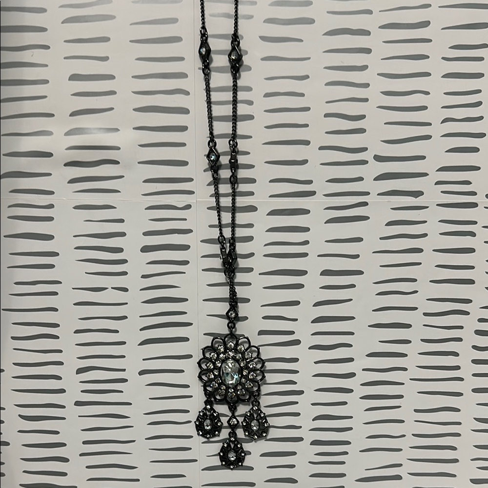 AVON Midnight Luxe Elegant Long Pendant Necklace 35inches